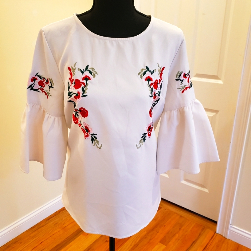 Woman's embroidered blouse with 3/4 length bell sleeves, size Large